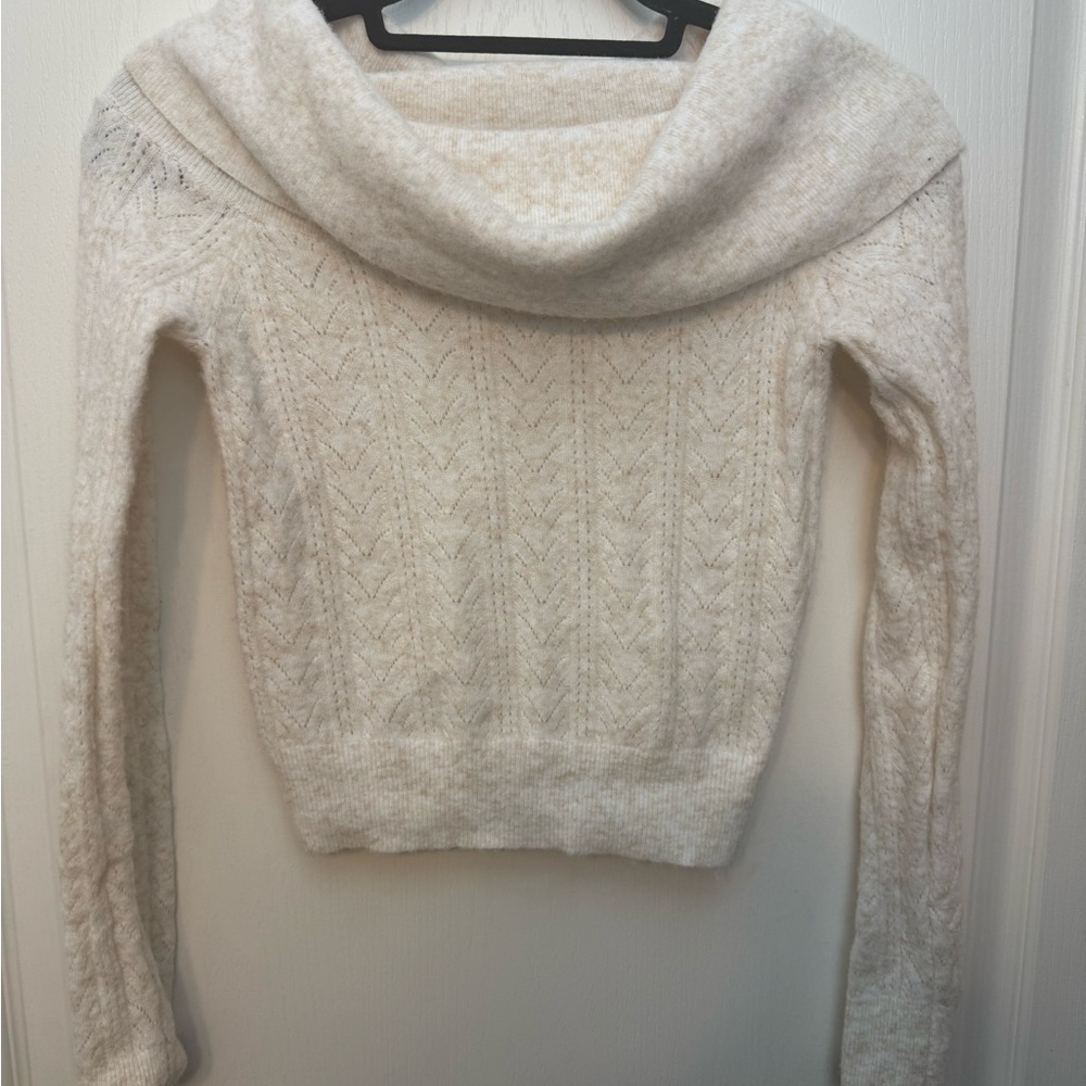 Elegant Cream Sweater super soft - Picture 4 of 4